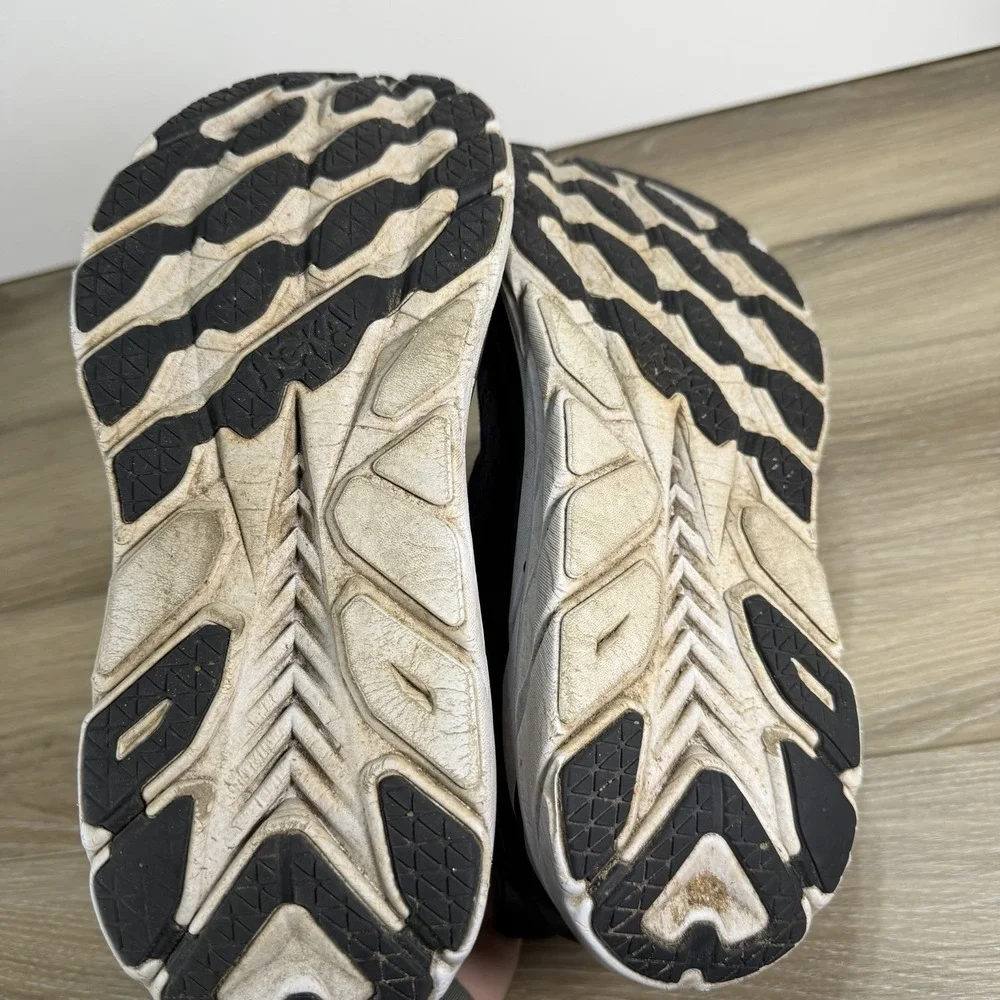 Hoka One W Clifton 8 Running Athletic Shoes Women's Size 9 D Black White